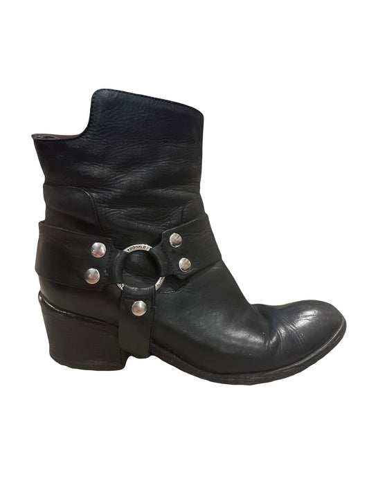 Donald Pliner leather boots